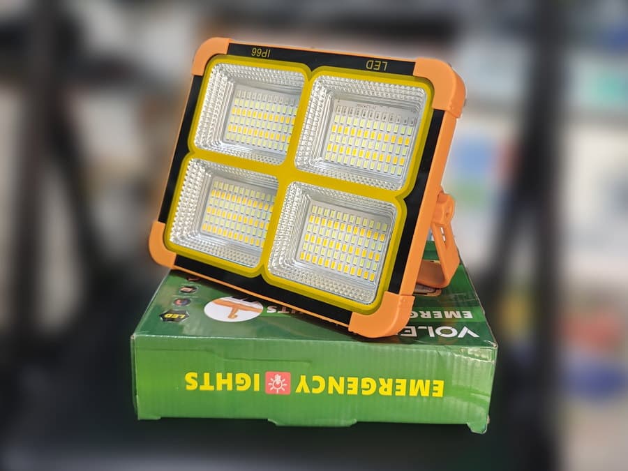 Solar Panelli Şarjlı Acil Aydınlatma Projektörü — 2