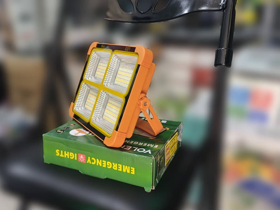 Solar Panelli Şarjlı Acil Aydınlatma Projektörü — 3