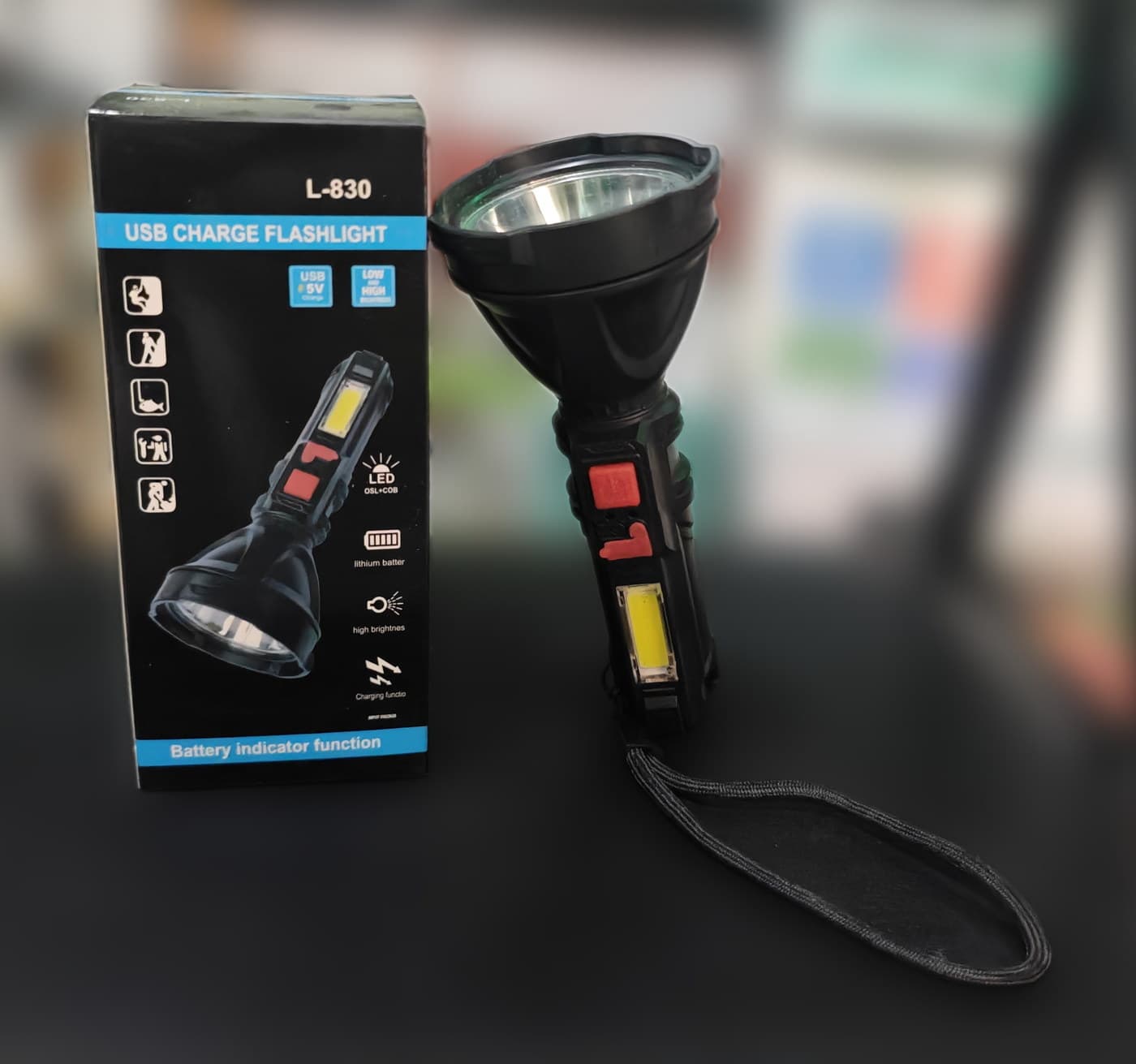 L-830 USB Şarjlı El Feneri — üçüncü açı