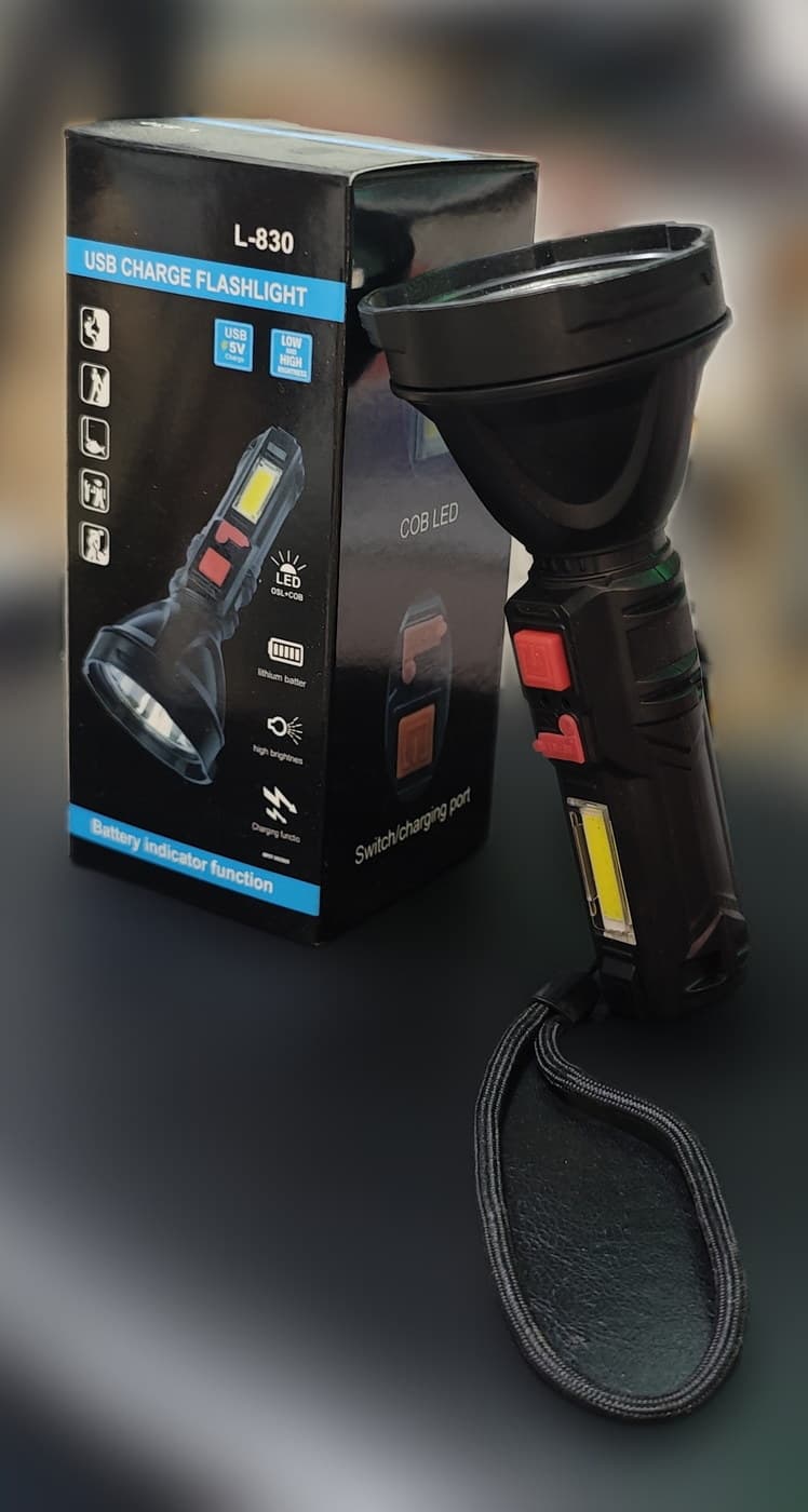 L-830 USB Şarjlı El Feneri — dördüncü açı
