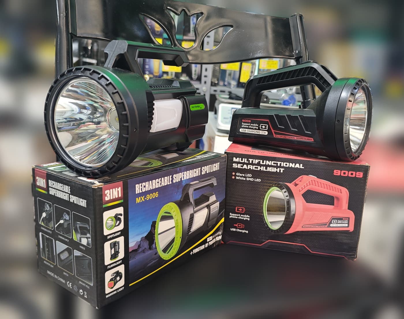 Multifunctional Searchlight Şarjlı Işıldak — üçüncü açı