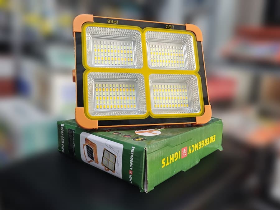 Solar Panelli Şarjlı Acil Aydınlatma Projektörü