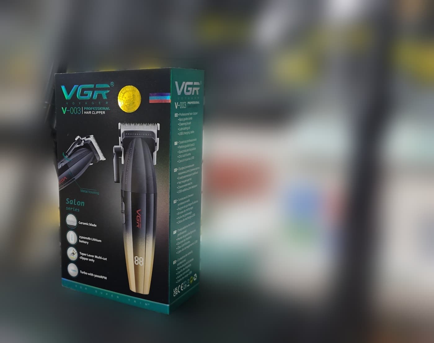 VGR V-003 Salon Series Saç Kesme Makinesi — üçüncü açı