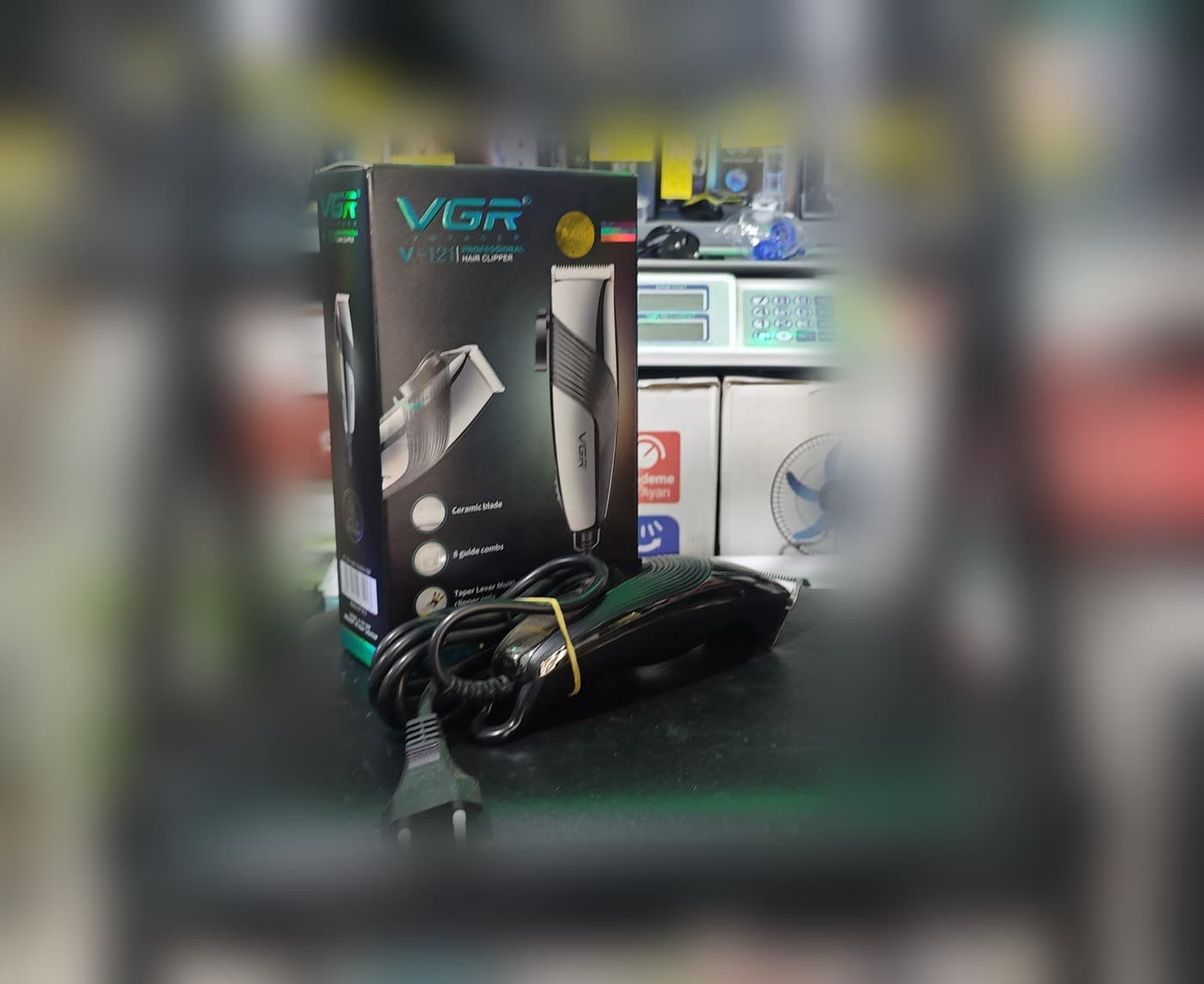 VGR V-121 Profesyonel Traş Makinesi — dördüncü açı
