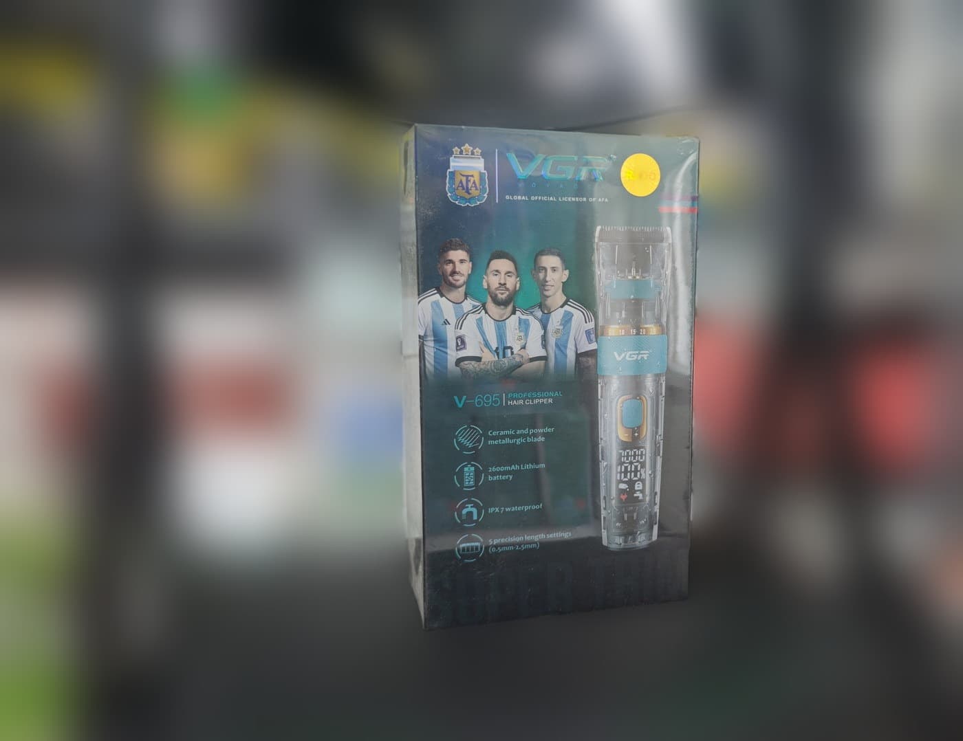 VGR V-695 Profesyonel Saç Kesme Makinesi — üçüncü açı