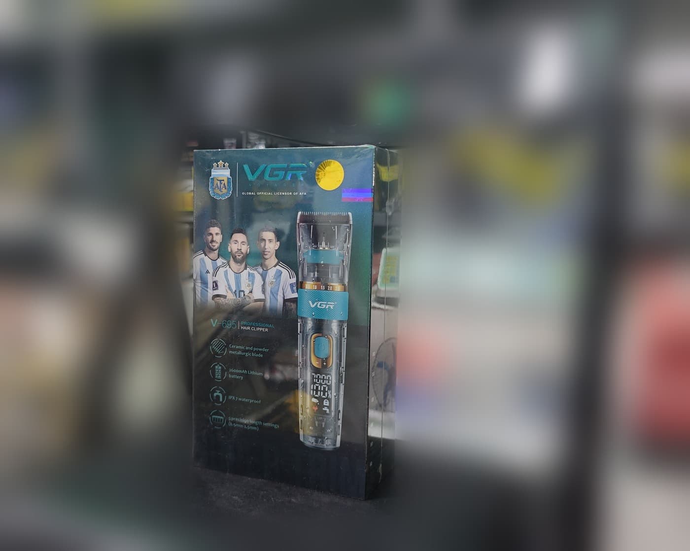 VGR V-695 Profesyonel Saç Kesme Makinesi — dördüncü açı